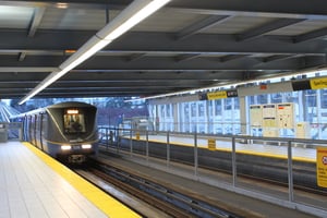 Sperling_Station_West_Bound_Mk2_Train_Entering_Station_20100116 Sperling_Station_West_Bound_Mk2_Train_Entering_Station_20100116